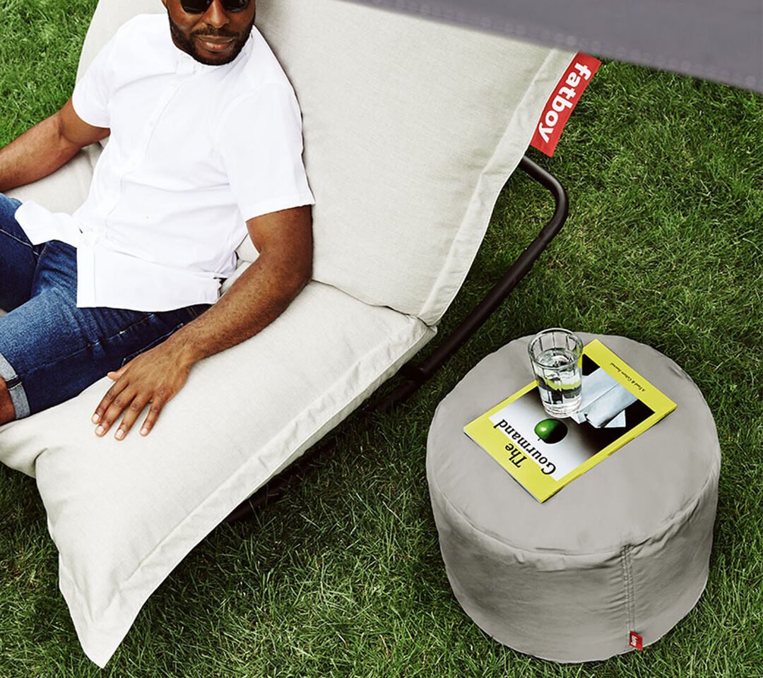 fatboy-point-outdoor-grey-taupe-1920x1280-ambiance-06-105007 POINT Fatboy Tabure GREY TAUPE - Image 1